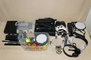 lot 39 image: Video Games - Wii, XBOX 360, Skylanders