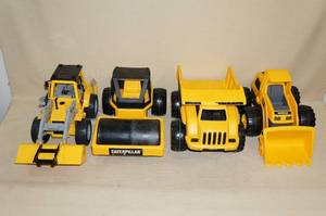 lot 32 image: Caterpillar Plastic Construction Toys
