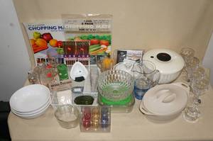 lot 91 image: Food Preparation and Serving Pieces
