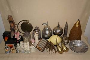 lot 100 image: Various Dcor - Native American Pieces
