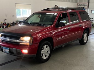 lot 3 image: 2003 Chevrolet Trailblazer LT