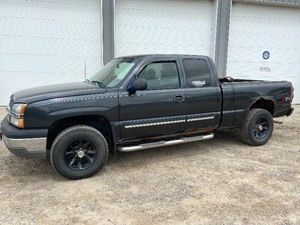 lot 2 image: 2003 Chevrolet Silverado 1500 LT