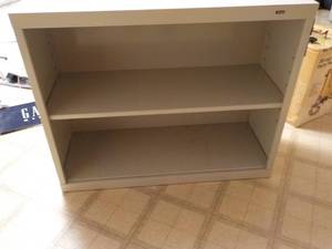 lot 114 image: Metal 2 Shelf Shelving Unit...