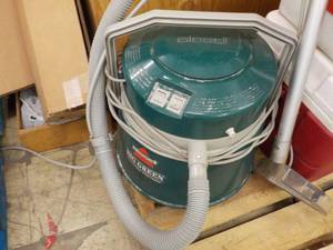 lot 212 image: Bissell Big Green Multi Purpose Dee...