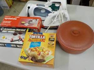 lot 215 image: Tortilla Party Pack, Dutch Oven Jer...