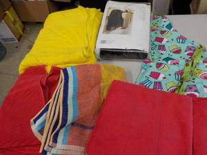 lot 222 image: Childs Apron, Chenille Throw and T...