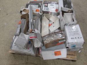lot 132 image: Pallet of Assorted Floor & Wall Til...