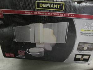 lot 164 image: Defiant 270-Degree White Motion Out...
