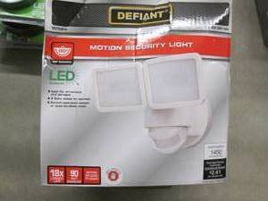 lot 197 image: Defiant 180 Degree White Motion Act...