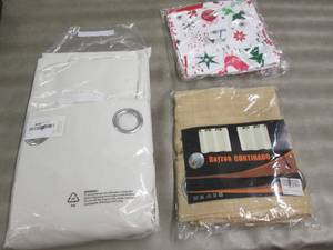 lot 256 image: 2 Sets Curtains, Holiday Placemats ...