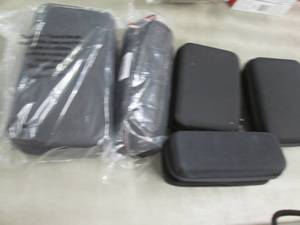 lot 284 image: 5 Hard Side Zip Travel Cases W2...