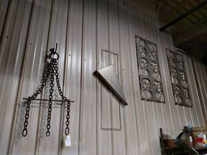 lot 173 image: (10) Sculptures & Misc on Walls...