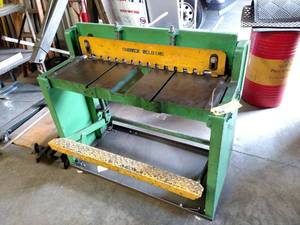 lot 1 image: Foot Shear, 3x16 Gauge Capacity, 2...