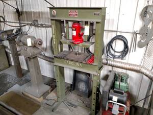 lot 17 image: Carolina 30 Ton H-Frame Press, 24 ...