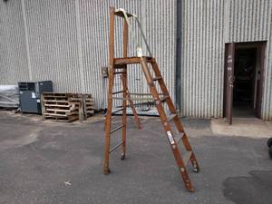 lot 55 image: Blue Ribbon Ladders 57 Platform L...