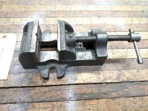 lot 60 image: 3 Drill Vise...