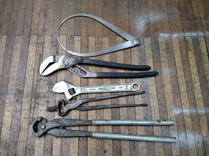 lot 106 image: Asstd Tools...