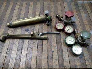 lot 120 image: Torches & Gauges...