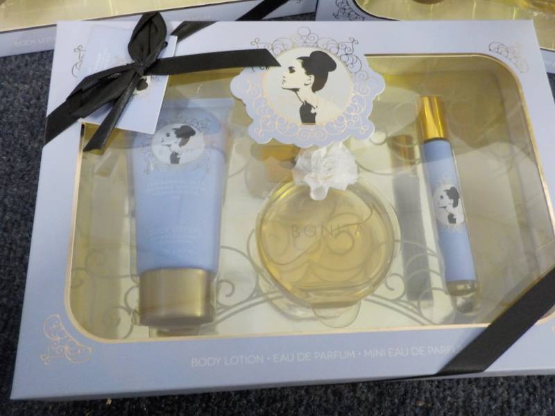 3 Ariana Grande Fragrance Gift Sets...