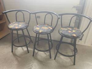 Lot of 3 Swivel Bar Stools (23 floor to seat)