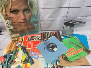 Lot of 45s Realistic Radio, 1970 Look Magazine