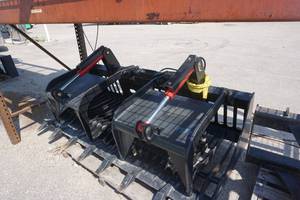 lot 16 image: Brand New Heavy Duty Universal Mount Bobcat Skid Loader Skid Steer 80 Dual Ram Rock Grapple Bucket
