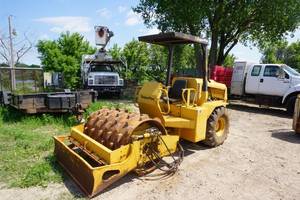 lot 6 image: Super Pac Model 540S Vibratory Pad Foot Packer