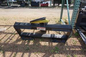 lot 23 image: Universal Mount Bobcat Skid Loader Skid Steer Hydraulic Auger Attachment