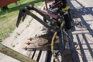 lot 22 image: Universal Bobcat Skid Loader Skid Steer Stump Grapple Attachment