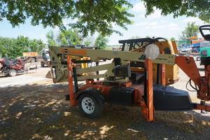 lot 4 image: 2005 JLG Model T350 Tow Behind Articulating Boom Lift