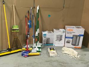 Pallet with assorted cleaning tools, garbage cans and more customer returns most in good condition