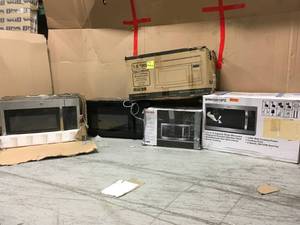 Pallet with assorted Microwaves Customer Returns various models and conditions