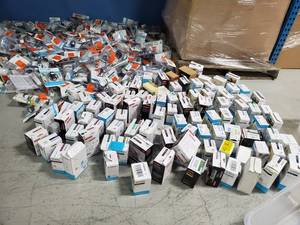 Large Lot of assorted Bathroom accesories and parts various conditions and models