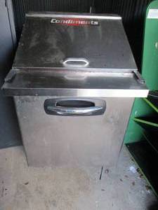 lot 18 image: Advant Edge Condiment Display & Coo...