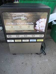 lot 25 image: Boulevard Caf Cream & Sugar Stati...