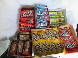 lot 111 image: Assorted Candy Bars In A Lockable T...