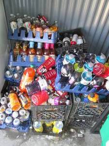 lot 122 image: Large Lot of Tea, Powerade, Water ...