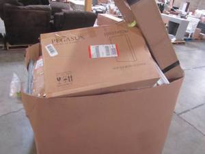 lot 332 image: WHOLESALE MIXED PALLET OF BATHROOM MEDICINE CABINETS AND MIRRORS