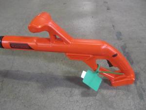 lot 829 image: BLACKDECKER 20-volt 10-in Straight Cordless String Trimmer Edger Capable, TOOL ONLY LST201