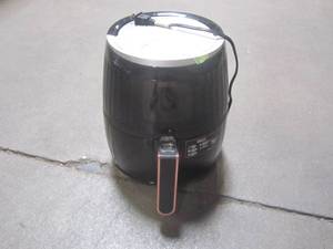 lot 834 image: Crux 2.6 Qt. Touchscreen Air Convection Fryer TXG-DT13A