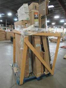 lot 130 image: WHOLESALE MIXED PALLET OF MISCELLANEOUS SHOWERBATH WALL AND DOOR UNITS