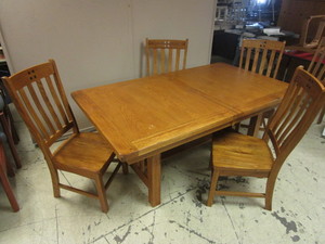lot 301 image: SOLID OAK DINING TABLE AND CHAIRS