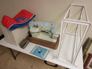 lot 326 image: CORDON BLEU DELUXE ZIG ZAG SEWING MACHINE