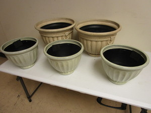 lot 334 image: DECORATIVE PLANTFLOWER POTS