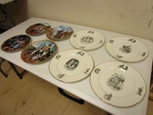 lot 359 image: ALICE IN WONDERLAND PLATES, FROM THE ALICE SHOP, OXFORD ENGLAND, OZ, ROY ROGERS, LONE RANGER