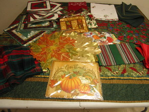 lot 388 image: HOLIDAY LINENS, TABLE CLOTH, PLACE MATS, NAPKINS, TABLE RUNNERS, MORE