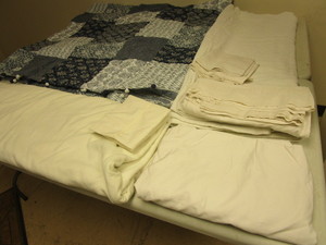 lot 396 image: SOFT SURROUNDINGS QUEEN-SIZE QUILT, BED SHEET SET, MORE