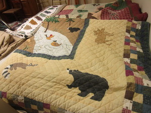 lot 400 image: QUILTS, WITH NATURE AND WILDLIFE THEME, QUEEN-SIZE 100% MICROFIBER BED SHEET SET