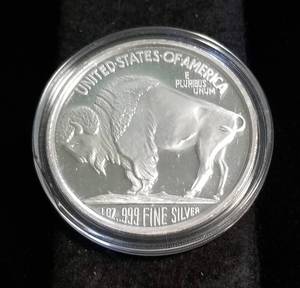 1 TROY OZ. .999 FINE SILVER 2001 INDIAN BUFFALO IN AIRTITE