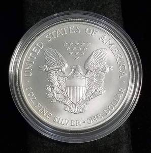 2001 AMERICAN SILVER EAGLE 1 TROY OZ. .999 FINE SILVER IN AIRTITE